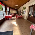 Отель Restaurant L'escale Chez Mimi Bioule