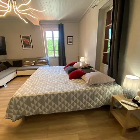 Hotel Restaurant L'escale Chez Mimi Bioule