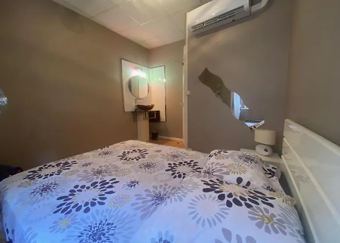 Hotel Restaurant L'escale Chez Mimi Bioule