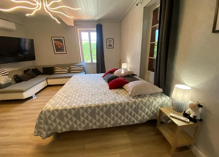 Hotel Restaurant L'escale Chez Mimi Bioule