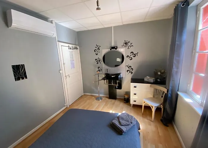 Hotel Restaurant L'escale Chez Mimi Bioule