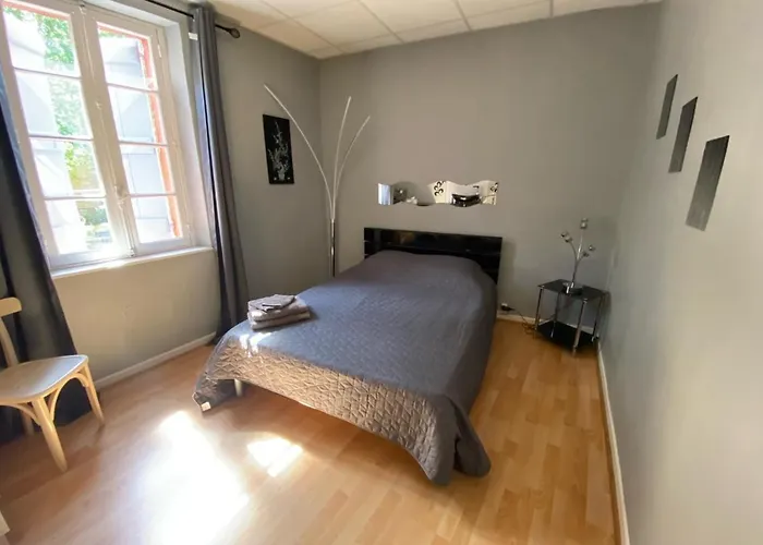 Hotel Restaurant L'escale Chez Mimi Bioule